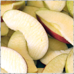 Des morceaux de pommes. 