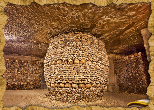 Les catacombes de Paris, où certains murs sont recouverts d’os humain. 