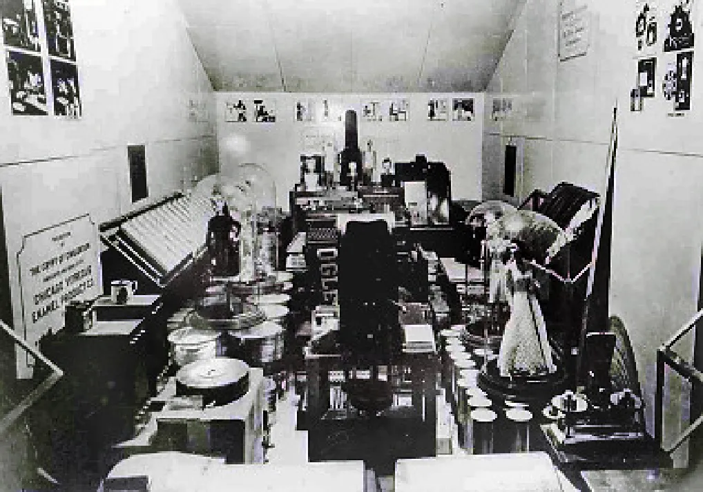 Photo de la Crypt of Civilization, à l’Université d’Atlanta. Il s’agit d’une pièce scellée qui contient des centaines d’objets de 1940.  