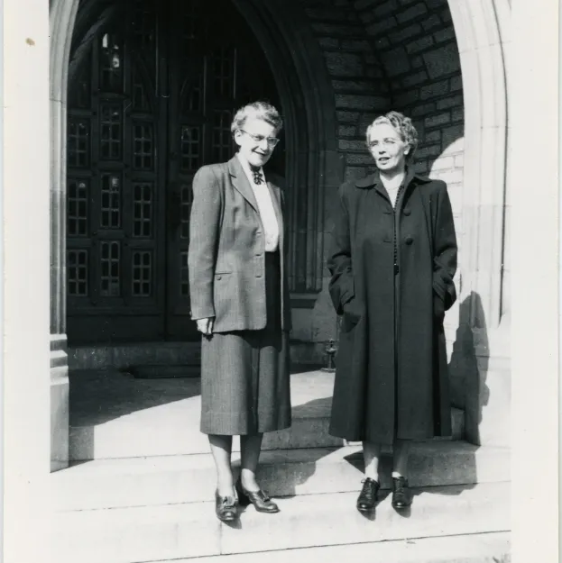 Photo de Laure Rièse (à gauche), une figure importante pour la langue française en Ontario.