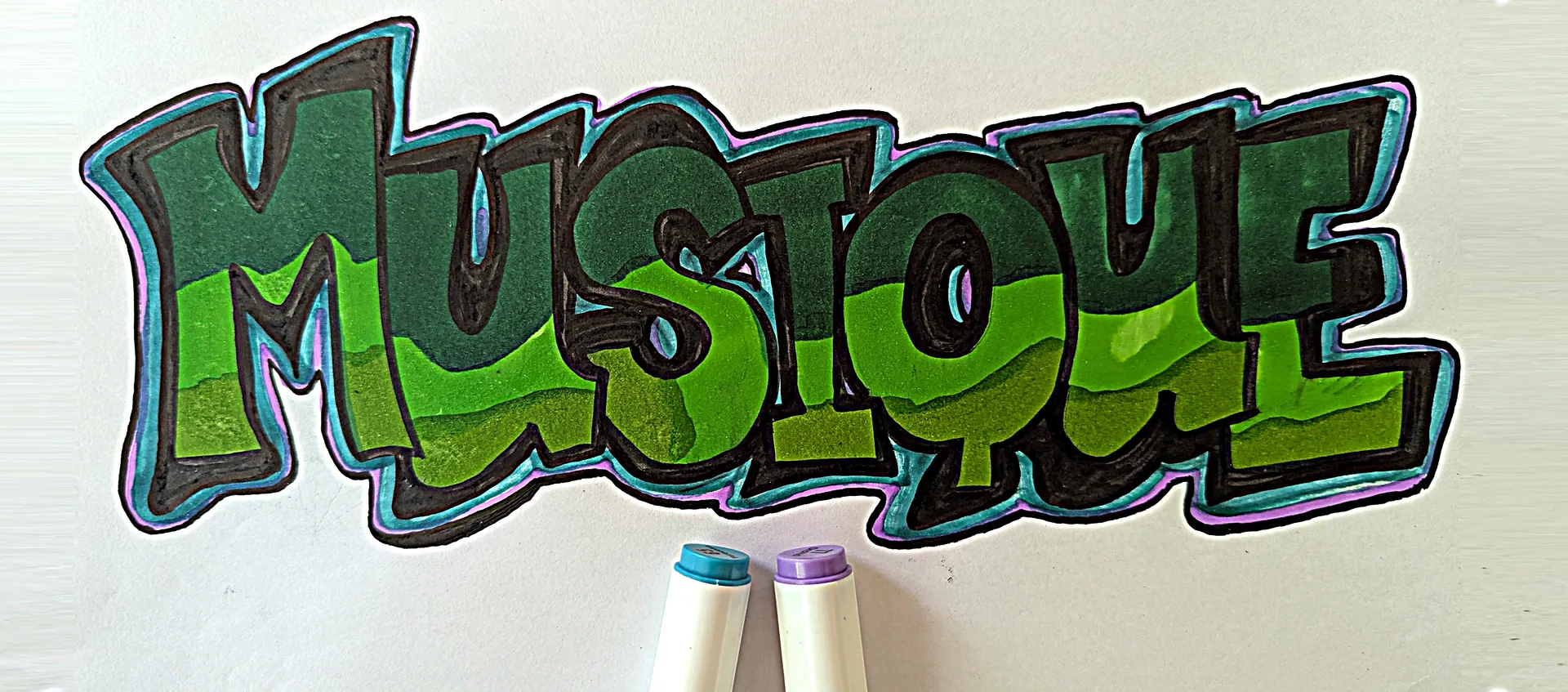 Des traits roses et bleus entourent le mot « musique ».